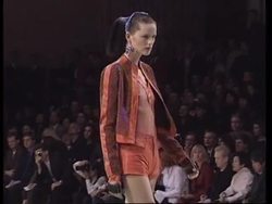 ENTERTAINMENT WEEKLY:  ENT4-PARIS FASHION News Clip