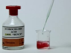 Universal indicator solution added to hydrochloric acid. The indicator turns red in acids Stock Footage