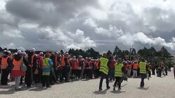 CLEAN : Fatima faithful await Pope Francis in their thousands News Clip