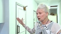 Vivienne Westwood salutes Jeremy Corbyn ahead of London show Instructional Video