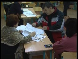 WRAP Polls open as parliamentary elex begin, Putin supporters pray ADDS gay protest News Clip