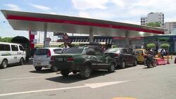 VOICED : Colombia: Escasez de gasolina por cierre de frontera News Clip