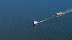 A tugboat tows a barge down the Mississippi River. Stock Footage