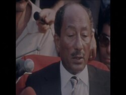 SYND 27 8 75 SADAT AND KISSINGER HOLD PRESS CONFERENCE IN ALEXANDRIA Instructional Video