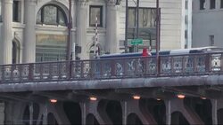 Pedestrians in downtown Chicago bundled up to handle subzero temperatures that are closing schools and disrupting travel in the area. More than 640 flights have been canceled at Chicago's two major airports. (Jan. 28) Instructional Video