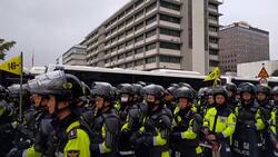 CLEAN : Huge protest urges scandal hit S. Korea president to quit News Clip