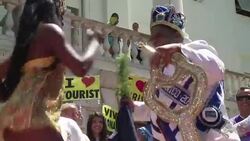 VOICED : De bancario a rey del carnaval News Clip