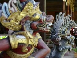 MS R/F Wood carving Temple guardian in front of Palace Puri Saren / Ubud, Bali, Indonesia Stock Footage
