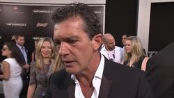 Banderas, Wesley Snipes remember Robin Williams at 'Expendables 3' premiere News Clip
