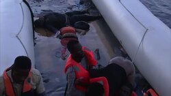 MOAS rescue migrants from the Mediterranean - Night rescue News Clip