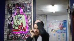 Teacher dresses up as historical characters Instructional Video