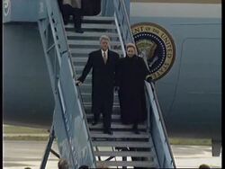 UK: US PRESIDENT CLINTON:  ARRIVAL IN BELFAST News Clip