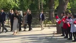Melania Trump visits Beijing Zoo Instructional Video