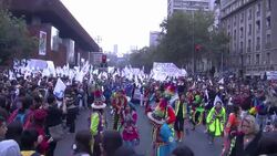 VOICED : Marcha de estudiantes en Chile News Clip