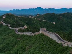T/L WS HA ZI Sunrise on the Great Wall / Beijing, China Stock Footage