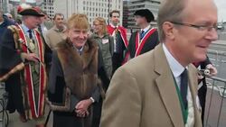 CLEAN : Former F1 driver Nigel Mansell drives sheep into London News Clip