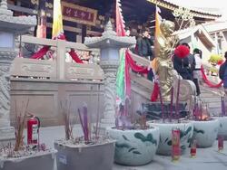 WS People burning incense in temple during chinese new year/xian,shaanxi,china Stock Footage