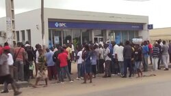 CLEAN : Coronavirus: no water, no work - Angolans defy shutdown News Clip