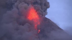 Philippines volcano spews red-hot lava and massive ash plumes Instructional Video