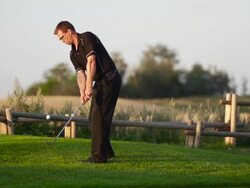 Man takes a chip shot Stock Footage