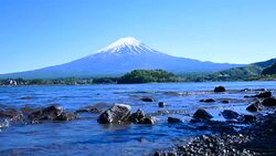 Mt Fuji behind the Kawaguchiko lake Stock Footage