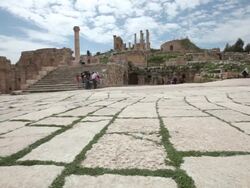 The oval Forum at the Greco-Roman ruins in the Jordanian city of Jerash Stock Footage