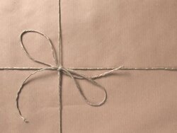 Adjusting packet bow Stock Footage