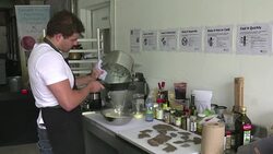 VOICED : Chef busca elevar la alta cocina con cannabis en EE.UU. News Clip