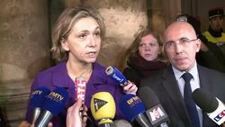 CLEAN : French right close to collapse News Clip