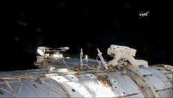 Realizan reparaciÃƒÂ³n urgente a la estaciÃƒÂ³n espacial Instructional Video