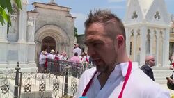 VOICED : Salud! Por el cantinero de Hemingway en La Habana News Clip