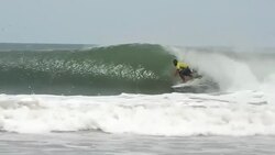 VOICED: Domando olas en Nicaragua News Clip