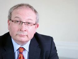 Mature business man listening with interest. Stock Footage