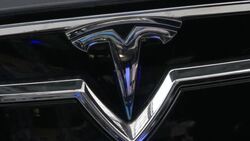 How safe are driverless cars following Tesla driver's death News Clip