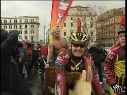 New year's day plunge from Cavour bridge into River Tiber News Clip