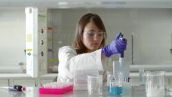 MS Female scientist using multichannel pipettor to transfer solution to cell culture plate Stock Footage