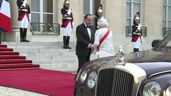 CLEAN : Francois Hollande welcomes Queen Elizabeth at Elysee Palace News Clip