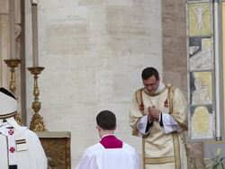 B-ROLL - Pope Francis Delivers First 'Urbi Et Orbi' Blessing During Easter Mass In St. Peter's Square at St. Peter's Square on March 31, 2013 in Vatican City, Vatican. (Footage by Giulio Origlia/Getty Images) Stock Footage