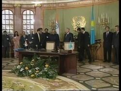 Vajpayee photo op and presser/Musharraf arrives News Clip