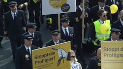 CLEAN : Pilots strike grounds Lufthansa News Clip