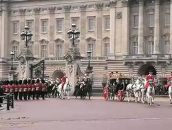 MS PAN State opening of parliament procession at Buckingham Palace AUDIO / London, United Kingdom Stock Footage