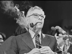 Veteran reporter and commentator Daniel Schorr, whose hard-hitting reporting for CBS got him on President Richard Nixon's notorious "enemies list" in the 1970s, has died. News Clip