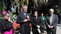 VOICED: Un cocodrilo embajador News Clip