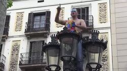 VOICED : Aficionados del Barca celebran conquista de la liga News Clip