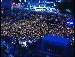 WRAP Tens of thousands in rally against US beef imports; ADDS scuffles News Clip