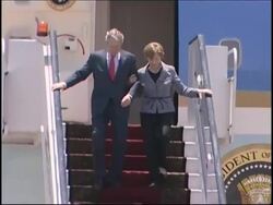 AP cover of Bush arrival for summit, photo-op with Mubarak News Clip