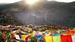 Larung Gar(Larung Five Sciences Buddhist Academy). a famous Lamasery in Seda, Sichuan, China. Stock Footage