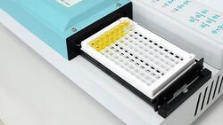 slide mixing sample on long tray Stock Footage