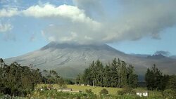 CLEAN : Cotopaxi volcano threatens more than 300,000 Ecuadorans News Clip