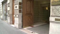 CLEAN : UBS Paris office raided in Swiss tax News Clip